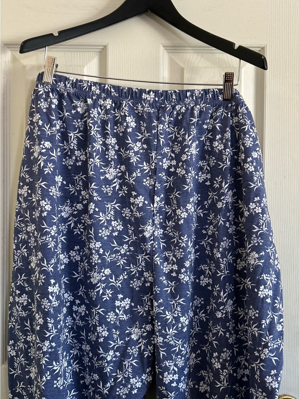 5XL  summer bottoms. Navy Blue Floral Elastic Waist pants.NWOT.